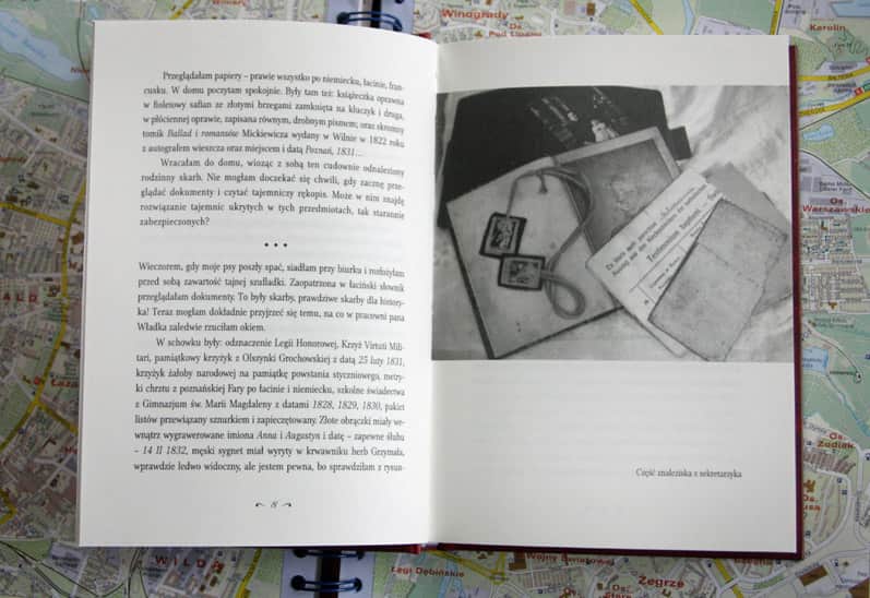 Pamiątki rodzinne autorki – pretekst do snucia opowieści o ich rzekomym pochodzeniu