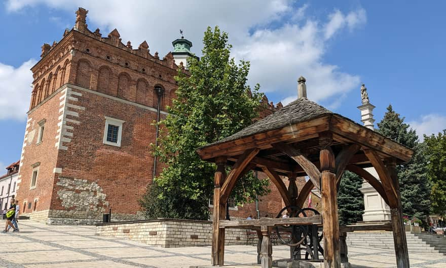 Market Square in Sandomierz and the historic well - the showcase of the Old Town