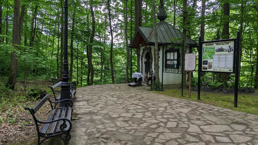 Kapilczka przy trasie na zamek w Muszynie od strony ulicy Zazamcze