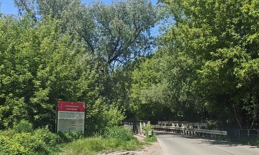 Użytek ekologiczny "Dolina Prądnika" - wejście do doliny od strony mostu w między Wilkowicami i Zielonkami, ul. Zielone Wzgórze