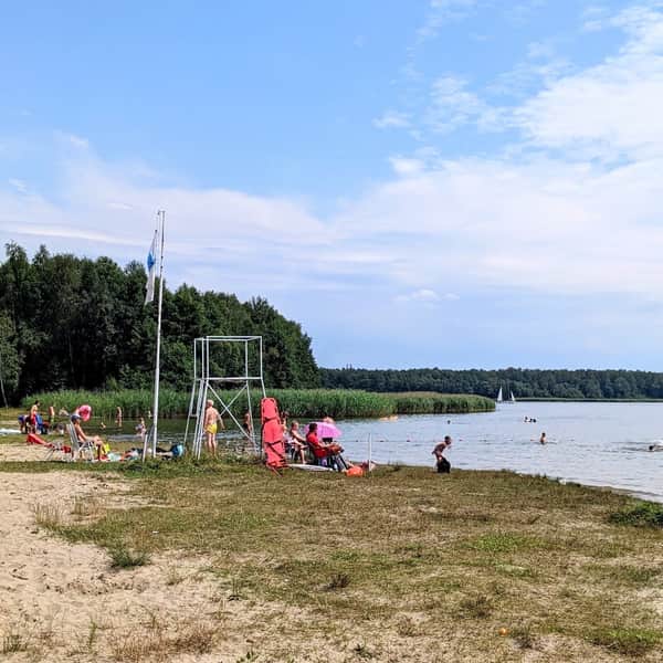 Kąpielisko i plaża Rybaczówka nad zbiornikiem Pogoria I w Dąbrowie Górniczej