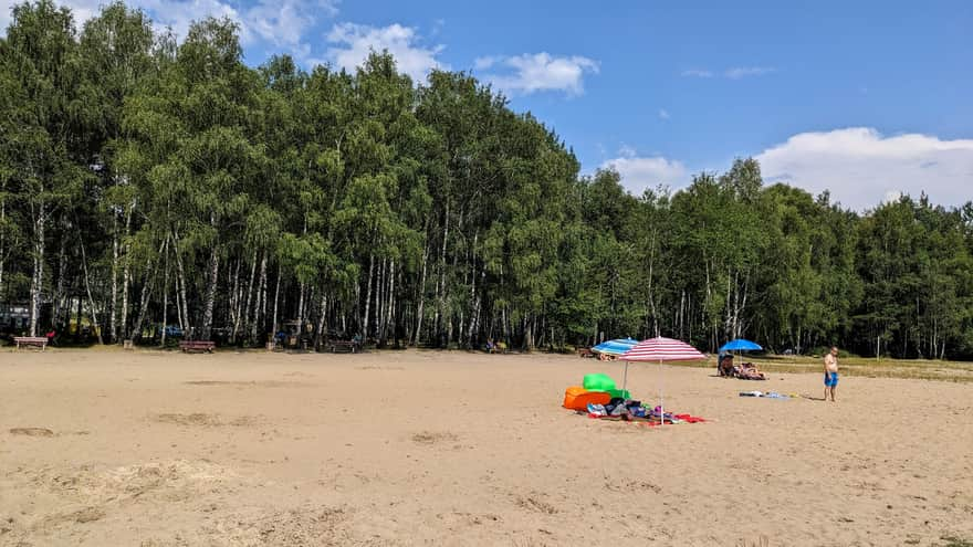 Plaża nad zbiornikiem Pogoria I w Dąbrowie Górniczej 