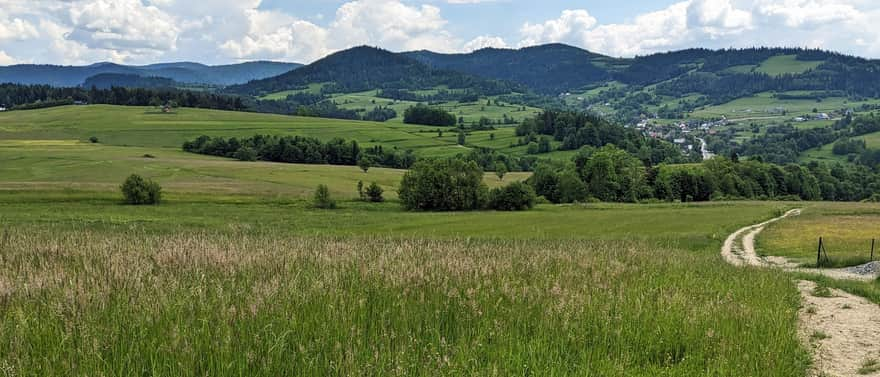 Grzebień. View from the meadows to Gorce.