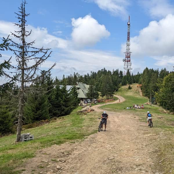 Schronisko PTTK na Przehybie - szlaki, widoki i atrakcje